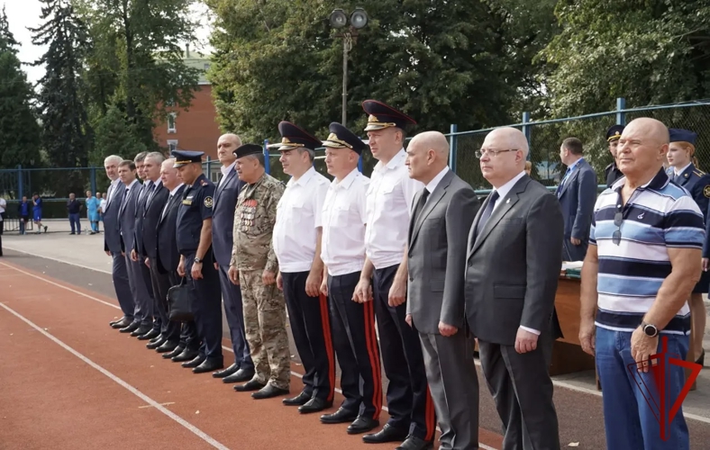 В Воронеже росгвардейцы приняли участие в открытии турнира по миди-футболу, посвященному Дню солидарности в борьбе с терроризмом