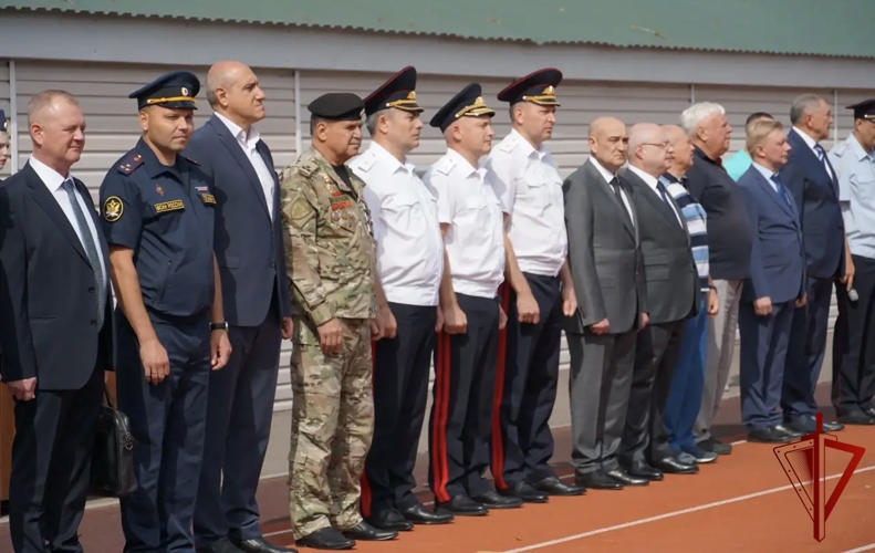 В Воронеже росгвардейцы приняли участие в открытии турнира по миди-футболу, посвященному Дню солидарности в борьбе с терроризмом