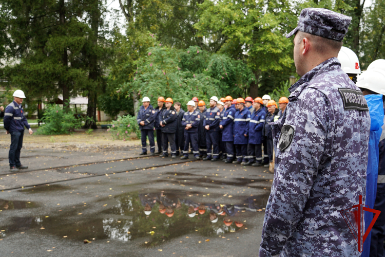 В Воронеже росгвардейцы провели тактико-специальные занятия на охраняемых объектах