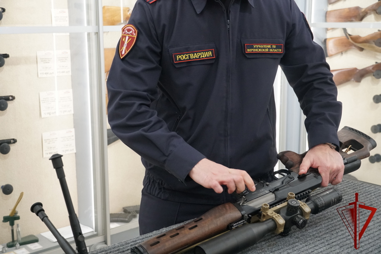 Офицеры Росгвардии в Воронежской области за прошедшую неделю проверили свыше 230 владельцев гражданского оружия