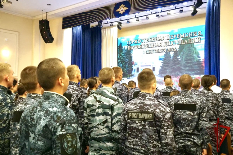 Начальник Управления Росгвардии в Воронеже поздравил выпускников института МВД с Днем знаний 