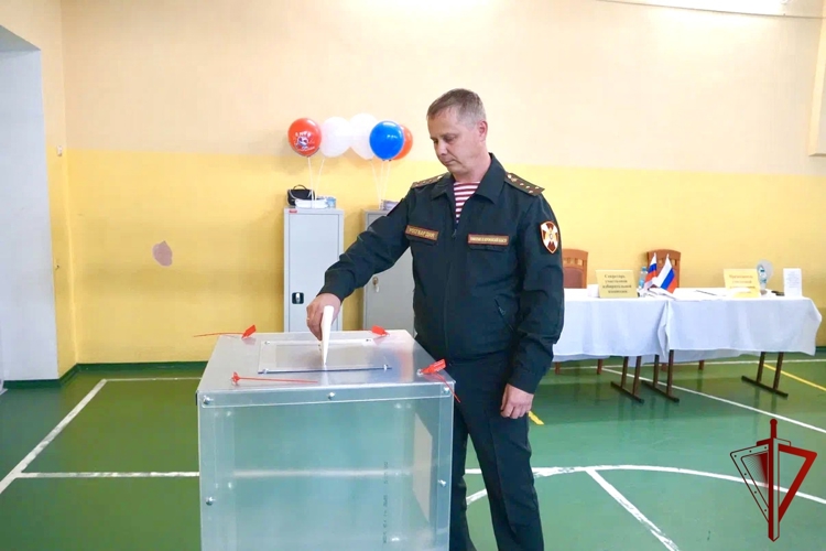 Воронежские росгвардейцы отдали голоса на выборах депутатов  Государственной Думы