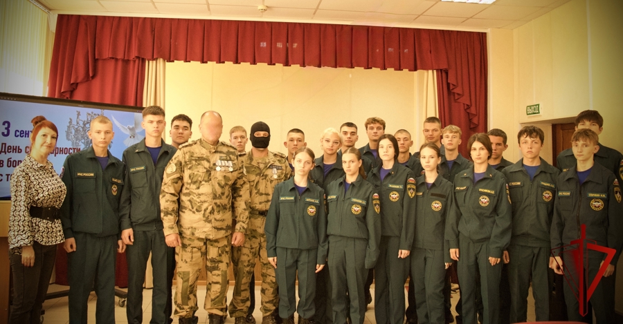 Воронежские росгвардейцы встретились со студентами в День солидарности в борьбе с терроризмом