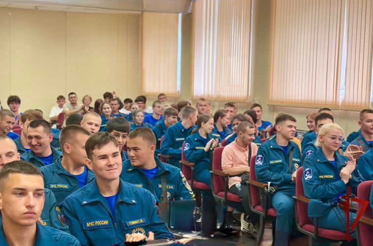 Воронежские росгвардейцы встретились со студентами в День солидарности в борьбе с терроризмом