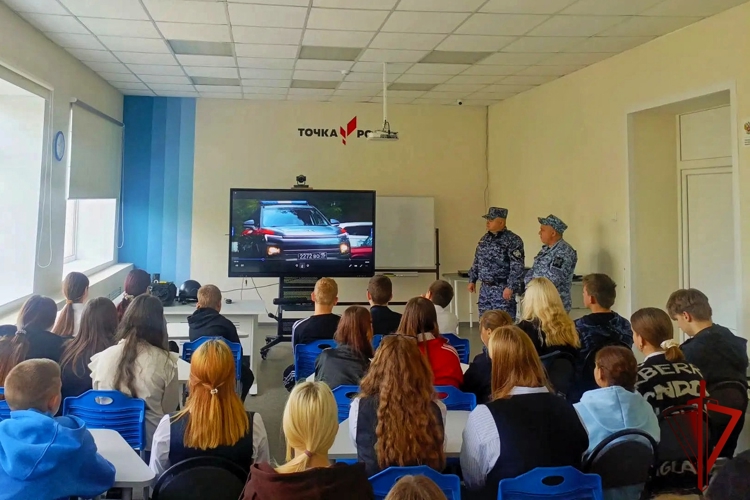 В Воронежской области сотрудники отдела вневедомственной охраны провели урок безопасности для школьников