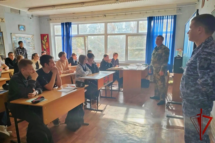В Воронежской области проходят профориентационные встречи с сотрудниками и военнослужащими Росгвардии