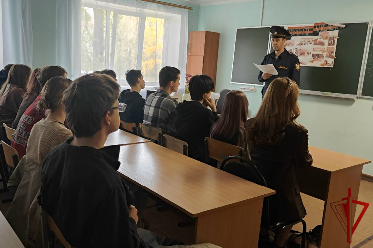 Сотрудники вневедомственной охраны провели профориентационную встречу со студентами Воронежского индустриального колледжа