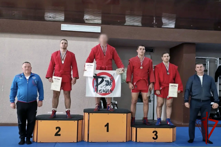 Офицер СОБР «Дон» Росгвардии взял золото городского чемпионата по самбо