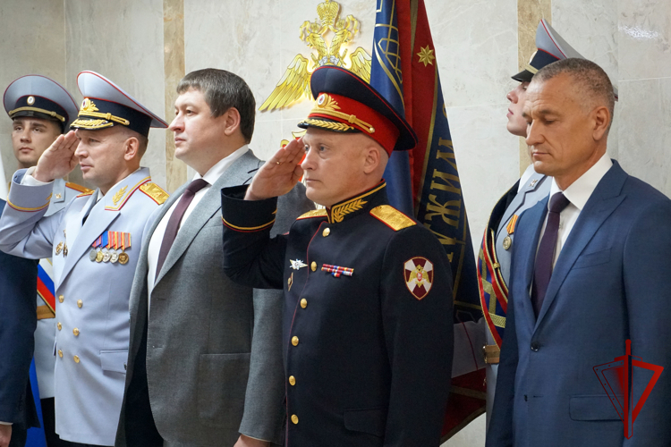 Начальник Управления Росгвардии по Воронежской области Алексей Баранников поздравил курсантов института МВД с принятием присяги
