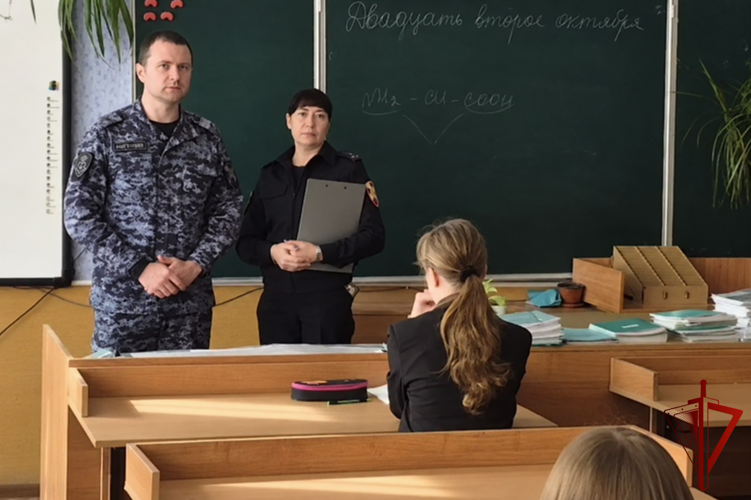 В Воронежской области сотрудники вневедомственной охраны Росгвардии провели мероприятия, посвященные профессиональному празднику