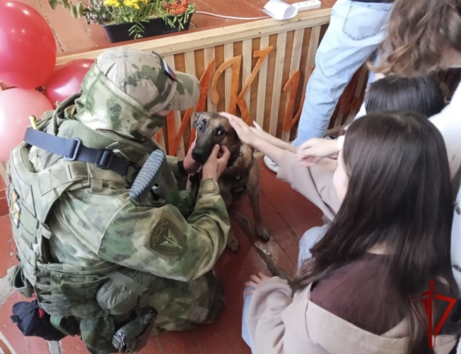 Студенты познакомились с буднями спецназа и кинологической службы Росгвардии в Воронежской области