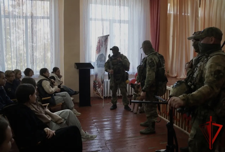 Студенты познакомились с буднями спецназа и кинологической службы Росгвардии в Воронежской области